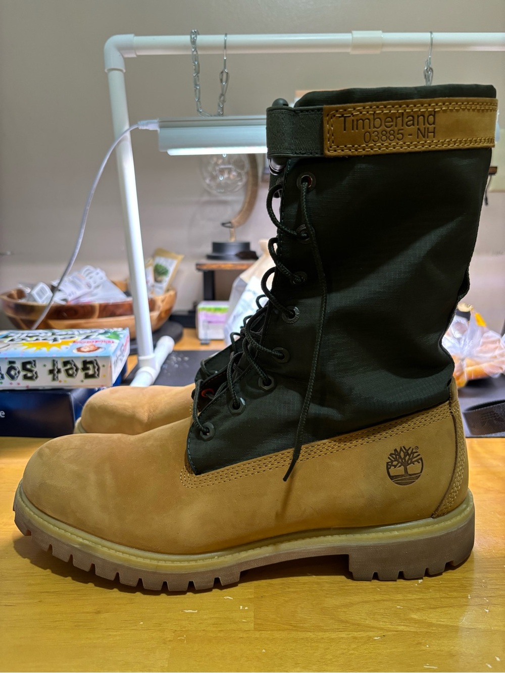 TIMBERLAND HIGH GREEN,ORANGE AND TAN MENS.